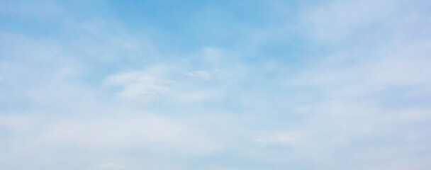 Obraz premium Blue sky background and white clouds soft focus, and copy space horizontal shape.