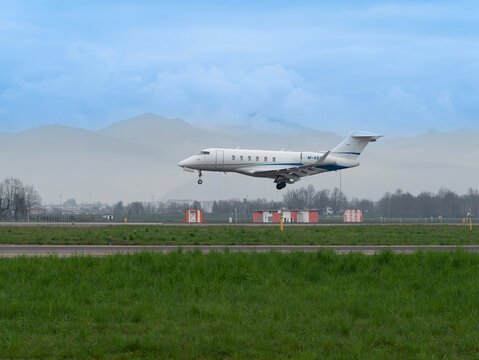 Ryanair Bombardier Challenger 3500 lands at BGY Milano Bergamo international airport
