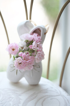 薔薇と陶器のバレエシューズ縦