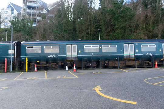 Green GWR train parked at railway station of English city of St Ives on a winter day. Photo taken February 5th, 2026, St Ives, Cornwall, United Kingdom.