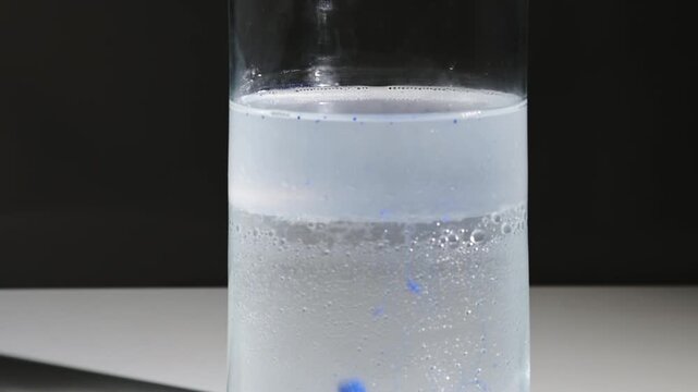 farbe fl&uuml;ssig welle schweben blau 