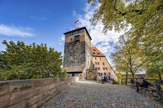 F&uuml;nfeckturm and DHJ, youth hostel formerly Kaiserstallung, Kaiserburg, in autumn, Nuremberg, Middle Franconia, Bavaria, Germany