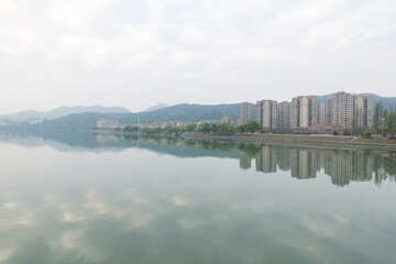 Fototapeta premium The city and its landscape in the morning mist and rain