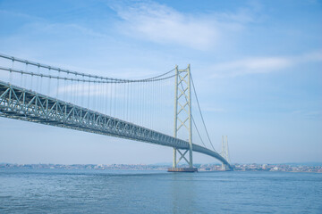 Fototapeta premium 日本の兵庫県にの淡路島から見る明石海峡大橋