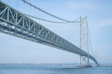 Fototapeta premium 日本の兵庫県にの淡路島から見る明石海峡大橋