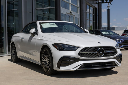 Mercedes-Benz CLE 450 4MATIC Cabriolet display. Mercedes offers the CLE450 with a 3.0L I-6 Turbo Mild Hybrid engine. MY:2026