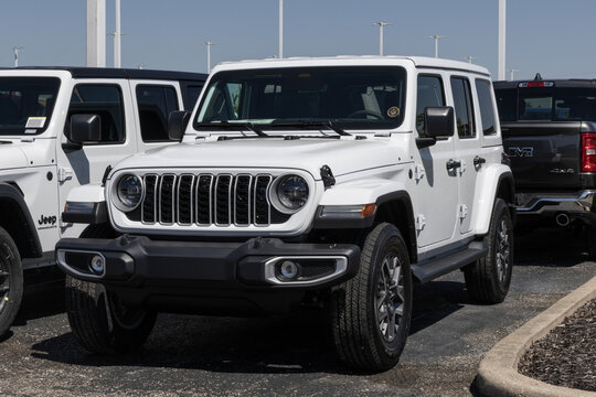 Jeep Wrangler 4-Door Sahara 4X4 display at a dealership. Jeep offers the Wrangler with a 3.6L V6 VVT engine. MY:2026