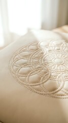 Naklejka premium Close-up of cream quilted mattress surface with intricate circular stitching pattern in soft natural bedroom lighting for comfort and sleep concepts.