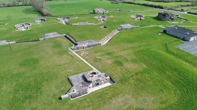 Batterie de Cricquebec : vestiges du Mur de l'Atlantique en Normandie, drone 4K