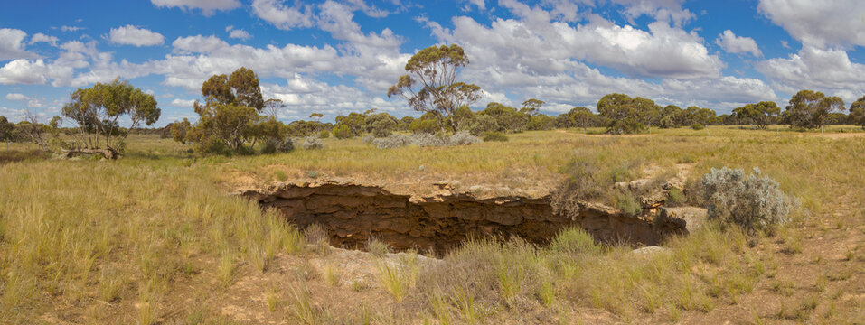 Madura, Australia - Murra El Elevyn Cave in Natural Landscape