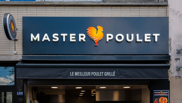 Paris, France - 9 mai 2026: Enseigne &agrave; l'entr&eacute;e d'un restaurant Master Poulet. Master Poulet est une cha&icirc;ne fran&ccedil;aise de restauration rapide sp&eacute;cialis&eacute;e dans le poulet grill&eacute;	