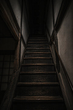 Haunted Japanese House Stairs &ndash; ホラーな雰囲気の日本家屋・階段の恐怖イメージ写真