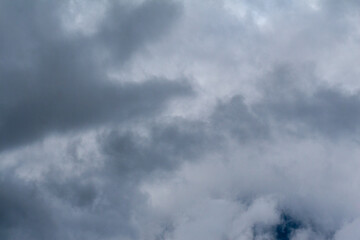 Obraz premium Dramatic dark storm clouds gathering in the sky above, hinting at impending weather changes