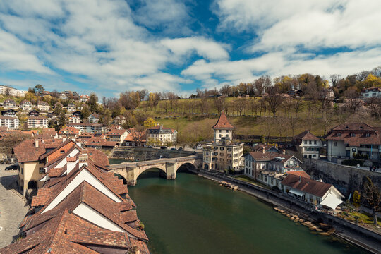 Hermosa postal de la catedral en el centro hist&oacute;ricorico de Berna Suiza