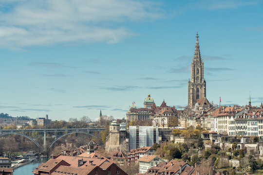 Hermosa vista a las iglesias del centro de Lucerna Suiza