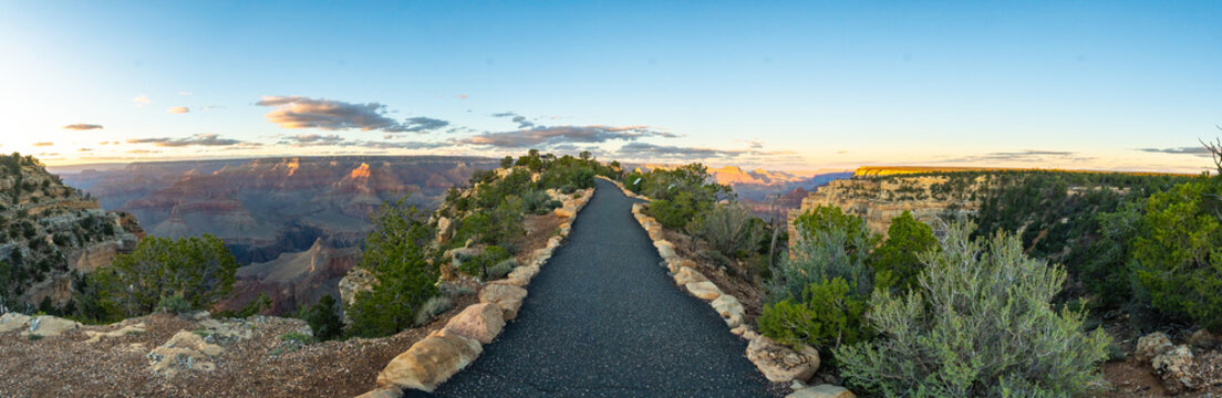 Grand canyon national park trail leading to sunset viewpoints