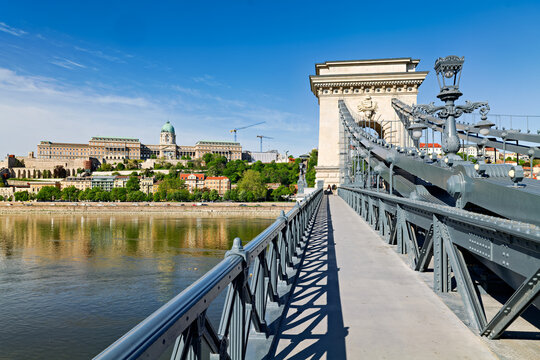 Visit sz&eacute;chenyi bridge & buda castle in budapest