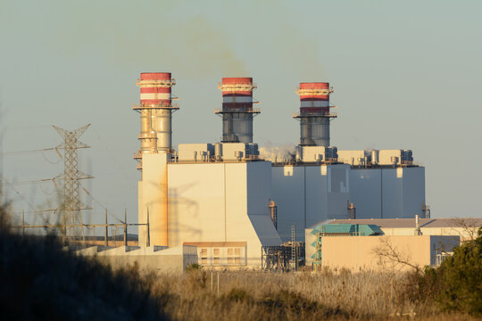 CHIMENEAS DE UNA CENTRAL T&Eacute;RMICA