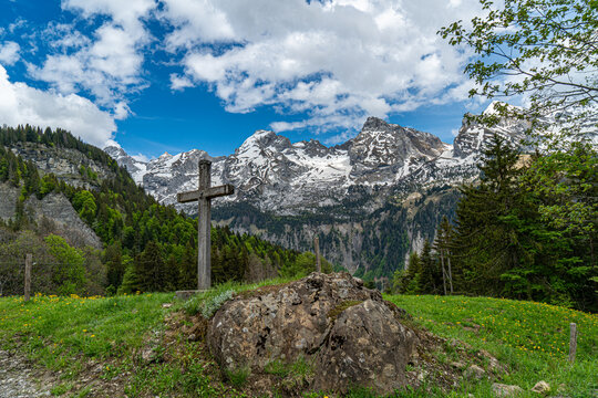 Croix chr&eacute;tienne dans les Aravis, Le Grand-Bornand, Haute-Savoie, France