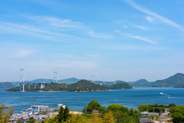 来島海峡SA展望テラスから望む来島海峡大橋と瀬戸内海 © ibuki