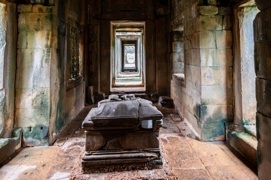 Stone sarcophagus and perspective of doorways in Banteay Samre temple, Angkor.