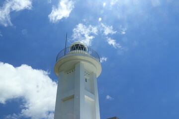 かわいい灯台と青空　沖縄県国頭村 © 徹 金城