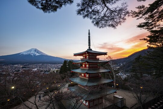 Five-story pagoda of a Shinto Shrine, Chureito Pagoda, with views of Fujiyoshida City and Mount Fuji volcano at sunset, Arakura Fuji Sengen Shrine, Arakurayama Sengen Park, Yamanashi Prefecture, Japan
