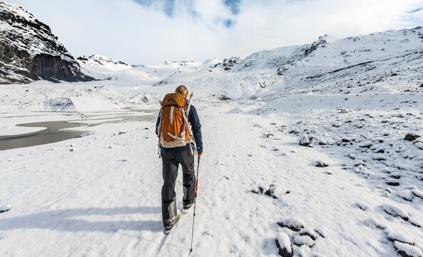 Hikers on Skaftafellsj&ouml;kull glacier, Vatnajokull National Park, Southern Region, Iceland