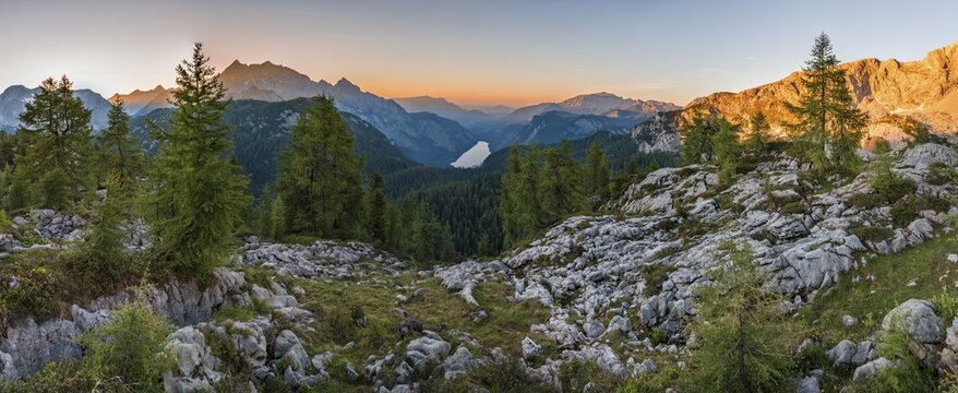 Panorama, view over the K&ouml;nigssee from the Feldkogel, on the left Watzmann S&uuml;dspitze and Watzmann-Kinder, on the right Funtenseetauern, sunset, Berchtesgaden National Park, Berchtesgadener Land, Upper Bavaria, Bavaria, Germany