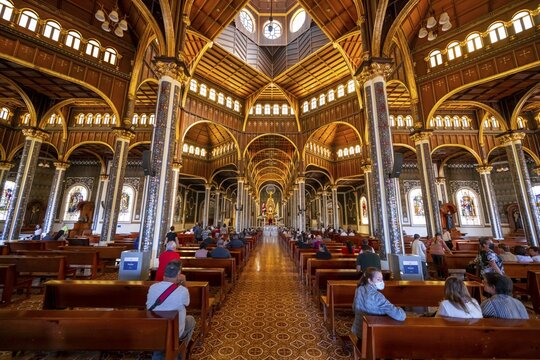 Interior view, Bas&iacute;lica de Nuestra Se&ntilde;ora de Los &Aacute;ngeles, Cartago, Costa Rica