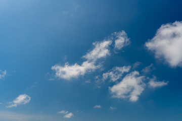 Obraz premium Blue sky background with clouds