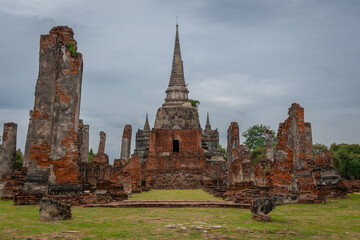 Obraz premium View of Wat Phra Si Samphet, a temple in the city of Ayuthaya, Thailand