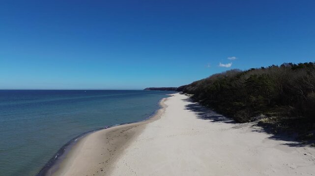 Insel R&uuml;gen - ein fast leerer Strand im Fr&uuml;hling