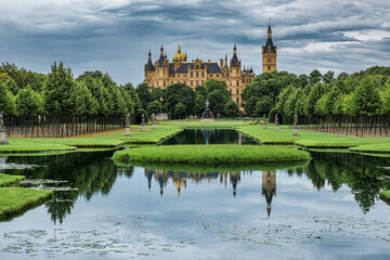 Obraz premium The magnificent castle in Schwerin, today the seat of the State Parliament of Mecklenburg-Western Pomerania.
