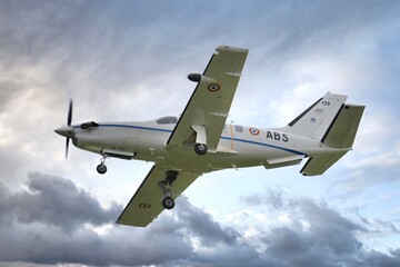 Fototapeta premium Socata TBM 700 Armée de Terre en finale trains sortis