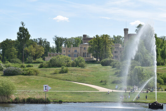 Die Havel mit Font&auml;ne und Blick zum Schloss Babelsberg