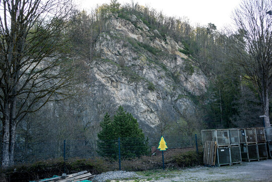 Schroffe Felsen entlang am Harzer Hexenstieg