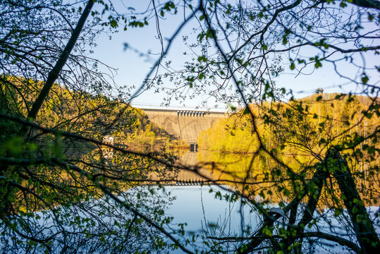 Panorama am Harzer Hexenstieg mit Blick auf die Talsperre