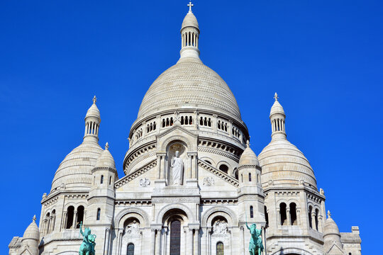 PARIS FRANCE: The Basilica of the Sacred Heart of Paris is a Roman Catholic church and minor basilica, dedicated to the Sacred Heart of Jesus,
