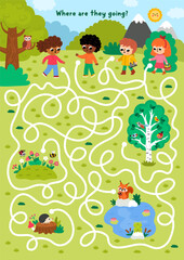 Obraz premium Forest animals maze with nature scene, children going to tree with birds, pond, tree stump, berries. Detailed labyrinth game. Woodland printable activity, worksheet with kids explorers