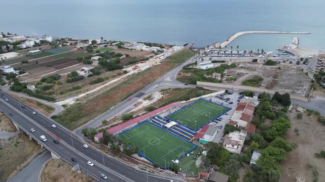 campo da calcio il erba sintetica visto dall'alto
