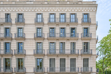 Obraz premium Apartment Building Facade with Balconies in Barcelona, Classic Traditional, Spain, Eixample District