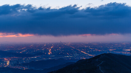 Panoramic view of Beijing skyline under dark clouds © 文普 王
