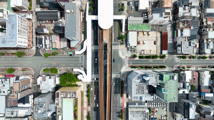 道路、都市、真俯瞰、真上、ドローン、空撮、交差点、交通、ビル、建設、開発、俯瞰、ハイアングル、展望、パノラマ、風景、景観、景色、航空写真、衛星写真、社会、現代、都会、日本、街、経済、不動産、ゼネコン、デベロッパー、建築、高層ビル、町並み、ビジネス、産業、インフラ、モビリティ、自動車、クルマ、鉄道、線路、駅、電車、建物、街並み、市街地、企業、安全、防災、屋上 © metamorworks