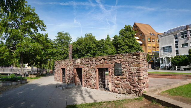 Die Ruinenreste des historischen Waisenhauses in Pforzheim, Baden-W&uuml;rttemberg, Deutschland am 10. Mai 2026