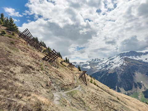 Lawinenschutz in den Schweizer Alpen