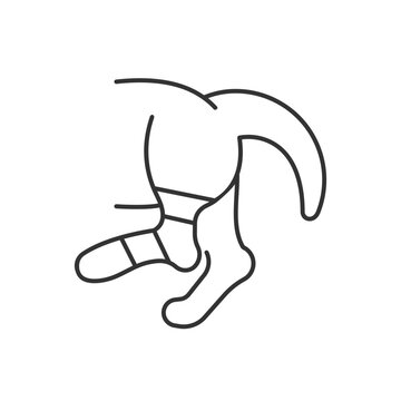 Pet sprain linear icon. Animal with hurt limb. Hips and thighs strains. Joints and bones injury. Thin line customizable illustration. Contour symbol. Vector isolated outline drawing. Editable stroke