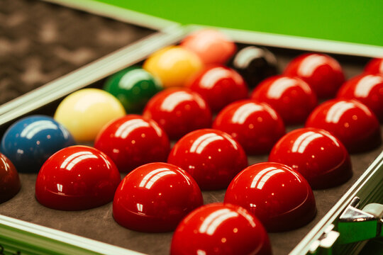 Snooker balls on table 