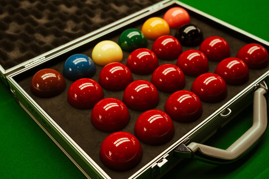 Snooker balls on table 
