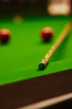 Snooker table with balls and snooker cue
